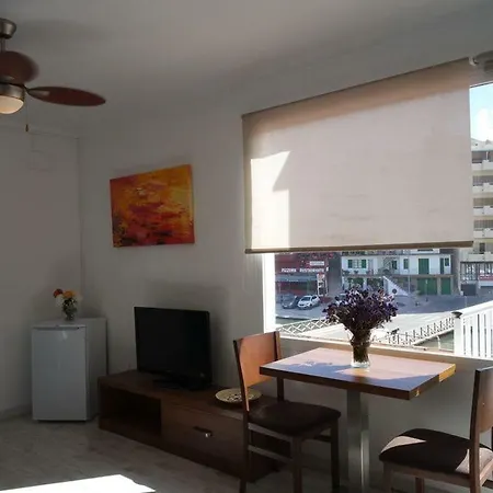 Es Nautico מלון דירות 2*